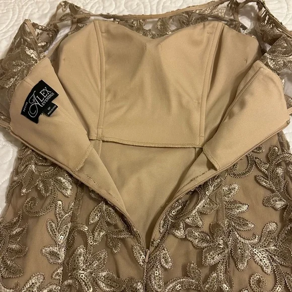 Mother of the Bride gown champagne sequins 8P Alex Evenings Formal dress gown - Picture 10 of 11